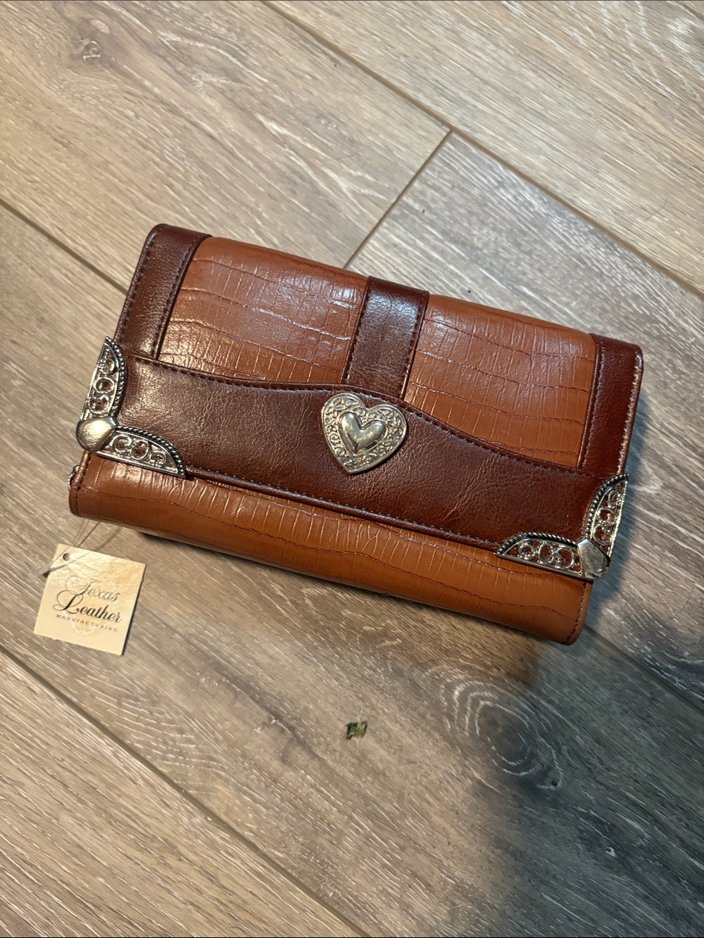 Two-Tone Brown Heart Accent Women's Wallet NWT